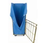 Carro de lavandería con funda y puerta lateral abierta de 685x810x1850 mm de RTP Radom.
